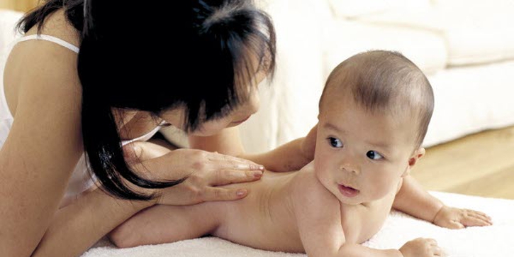 Pijat Bisa Membuat Bayi Tenang
