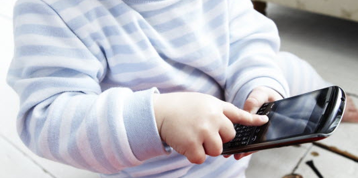 Cybersickness Mengintai Anak yang Gemar Bermain Games di Smartphone
