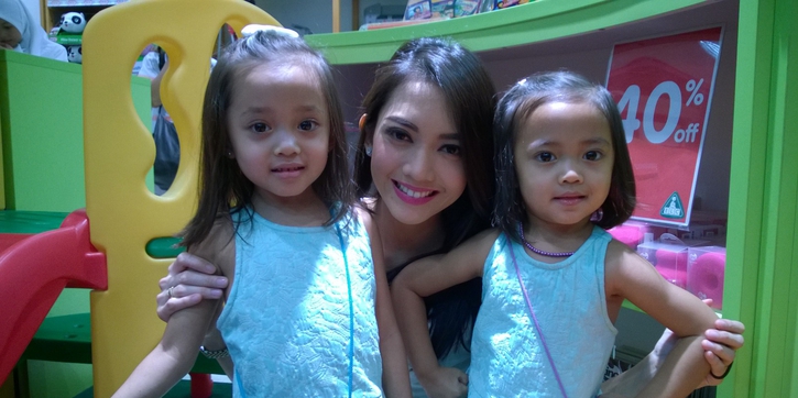 Ririn Dwi Ariyanti Batasi Anak Main Gadget
