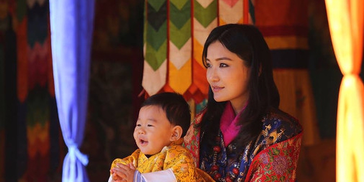 Pangeran Bhutan ini Tidak Kalah Imut dari Prince George