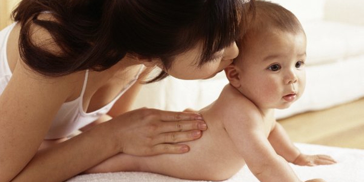 Bayi Butuh Pijatan Ibu