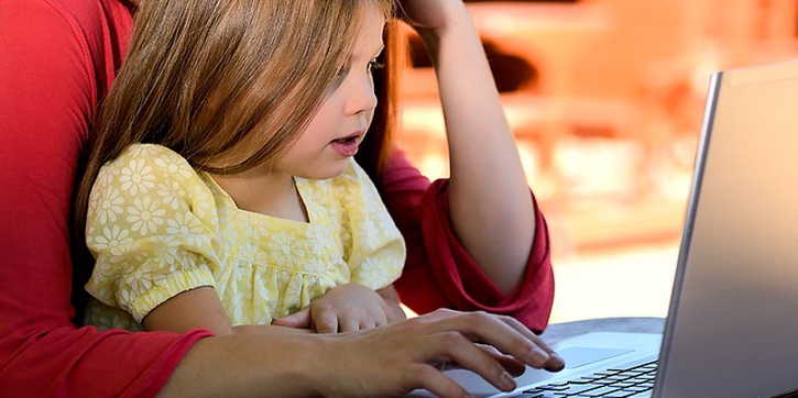 5 Tugas Orang Tua Sebelum Berikan Gadget pada Anak
