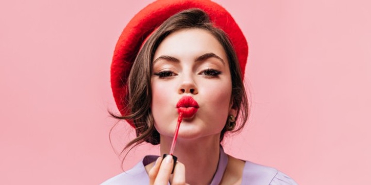 8 Rekomendasi Merek Lipstik Lokal yang Tahan Lama