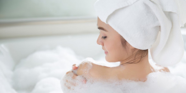 Bolehkah Ibu Hamil Mandi Malam? Ini Jawabannya, Moms