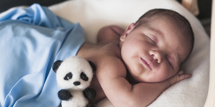 Harus Seperti Apa Cahaya Lampu Saat Bayi Tidur?