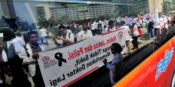 Dokter di Mata Masyarakat