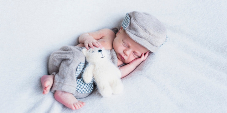 8 Mainan Seru untuk Bayi Usia 2 Bulan