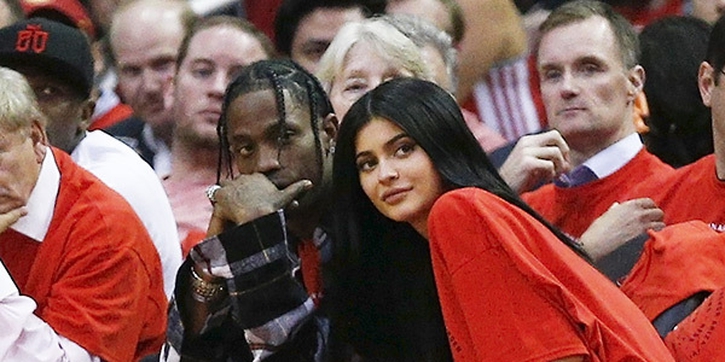 Kylie Jenner Hamil Anak Pertama