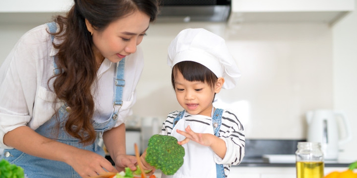 Tips Ampuh agar Anak Mau Makan Makanan Bergizi