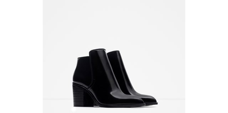 Gaya dengan Rainy Boots di Musim Hujan