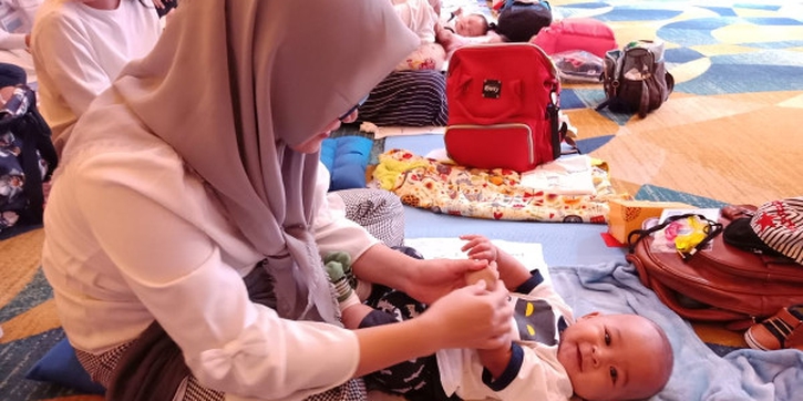 Gerakan Pijat Bayi Nasional Ajak Ibu Pijat Bayi Sendiri