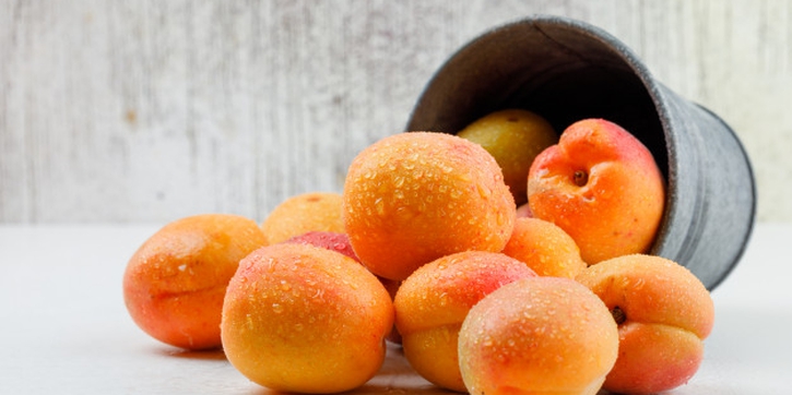8 Buah dengan Kandungan Protein Tinggi untuk Jaga Imun Tubuh