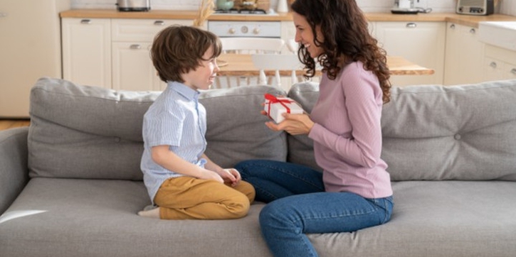 Moms, Ini Cara Mencegah Anak Memiliki Mental ‘Upah’