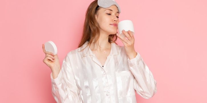 Rekomendasi Sleeping Mask Lokal agar Auto Glowing di Pagi Hari