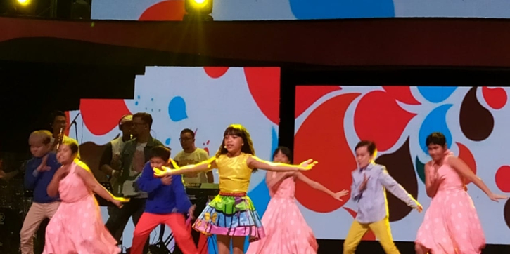 Potret Keseruan Konser Perdana Penyanyi Cilik Neona