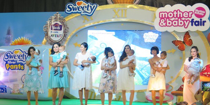 10 Selebriti Moms Tampil di Fashion Show M&B Fair 2017