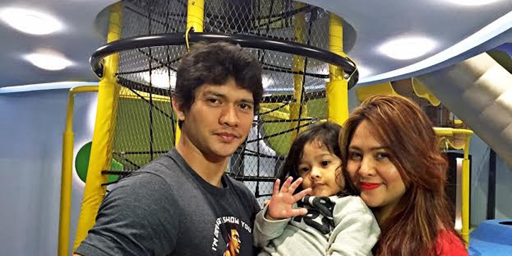 Serunya Akhir Pekan Iko Uwais dan Keluarga