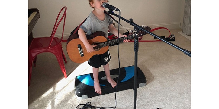 Anak 3 Tahun Ini Mirip Banget Sama Ed Sheeran!