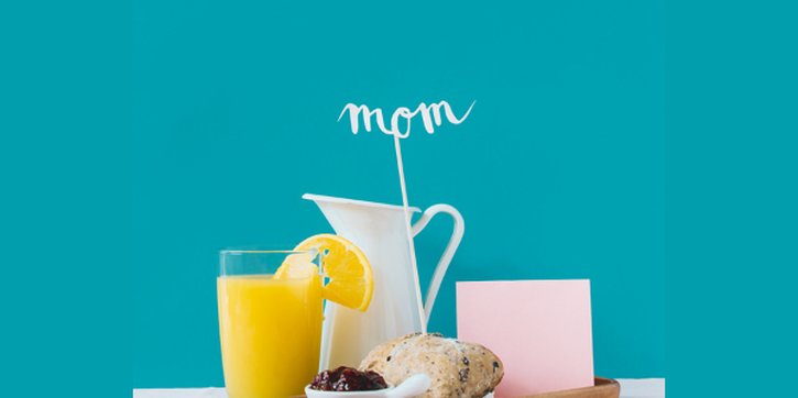 Ketahui Bahaya Minum saat Makan, Moms!