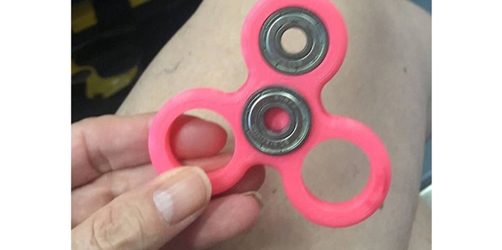Fidget Spinner Bisa Membahayakan Anak, Waspada!