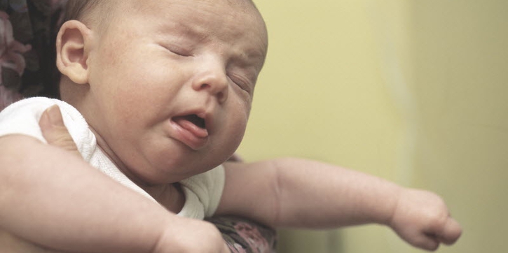 Jika Si Kecil Muntah dan Mengalami Dehidrasi
