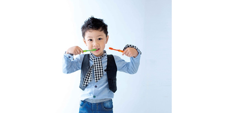 7 Langkah Menyikat Gigi Si Kecil