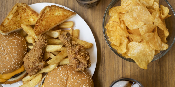 Hati-Hati! Anak Ketagihan Konsumsi Junk Food
