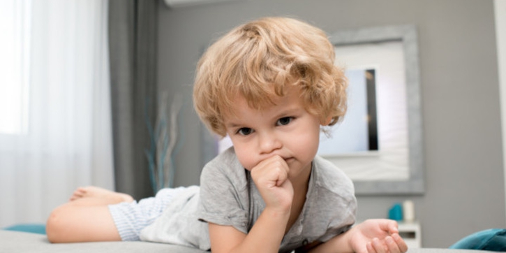 Hentikan Kebiasaan Anak Mengisap Jempol dengan Cara Ini