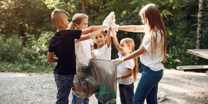 Ajak Anak Mengelola Sampah Melalui Program Digital SAMTAKU