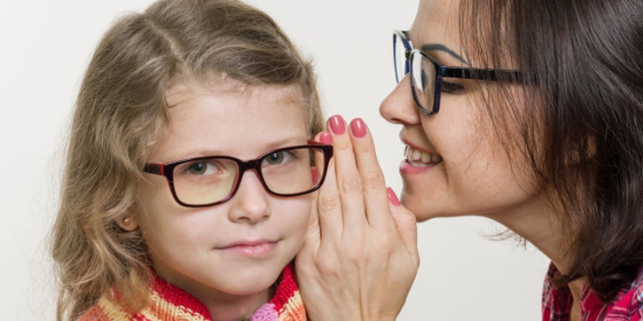 Tips Mengajarkan Anak Menjadi Pendengar yang Baik