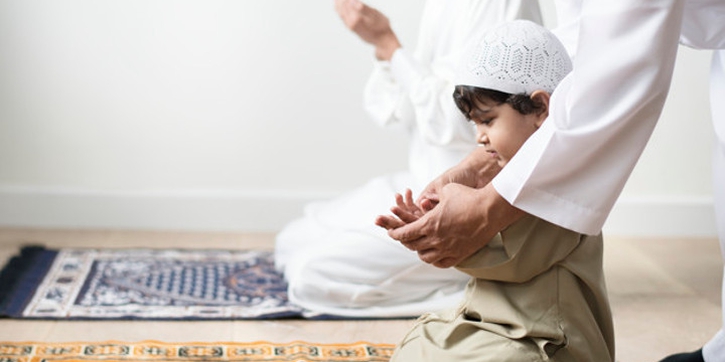 Adab Mengajak Balita Beribadah di Masjid