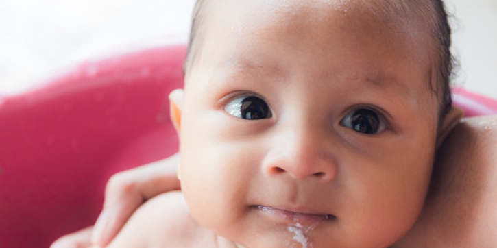 Normalkah Jika Bayi Mengalami Muntah Setelah Minum ASI?