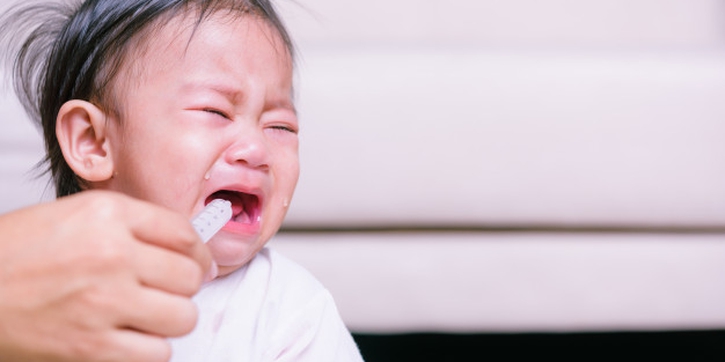 Jangan Dipaksa, Ini 6 Cara Mudah agar Anak Mau Minum Obat!