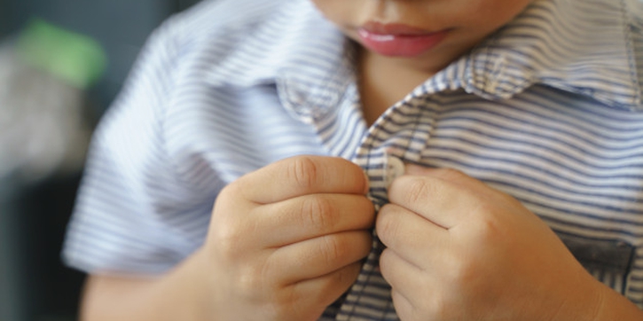 10 Tips agar Anak Mau Pakai Baju Tanpa Drama