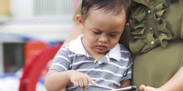 Awas, Balita Anda Kecanduan Tablet!