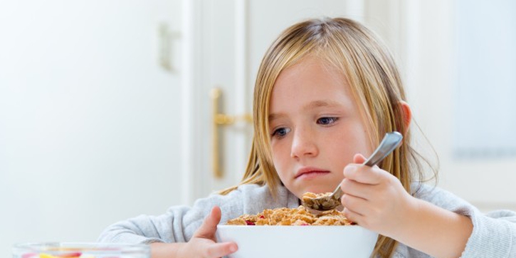 Hindari 10 Makanan yang Merugikan Kesehatan Anak Ini