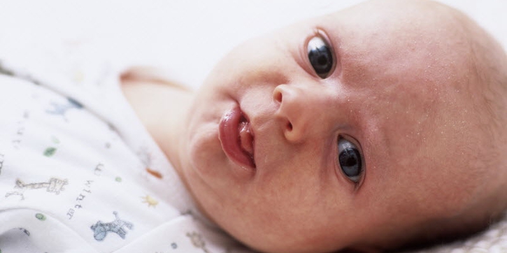 Cara Mengobati Bercak Putih di Mulut Bayi