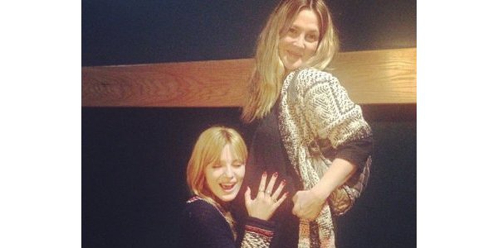 Drew Barrymore: Pelukan untuk Ibu Hamil