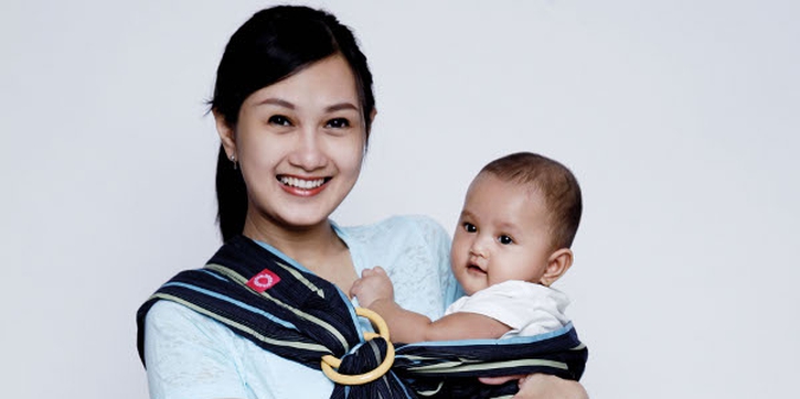 Menggendong Bayi dengan Baby Sling