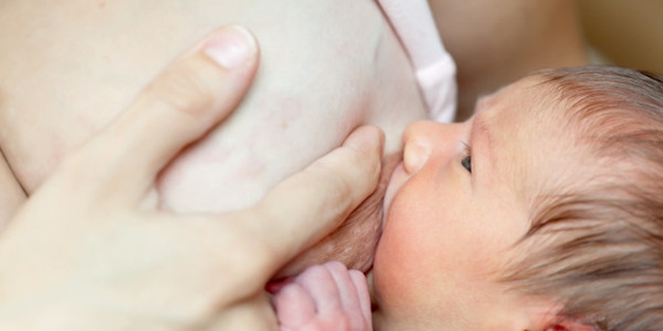 3 Refleks Utama yang Terjadi saat Bayi Pertama Menyusu