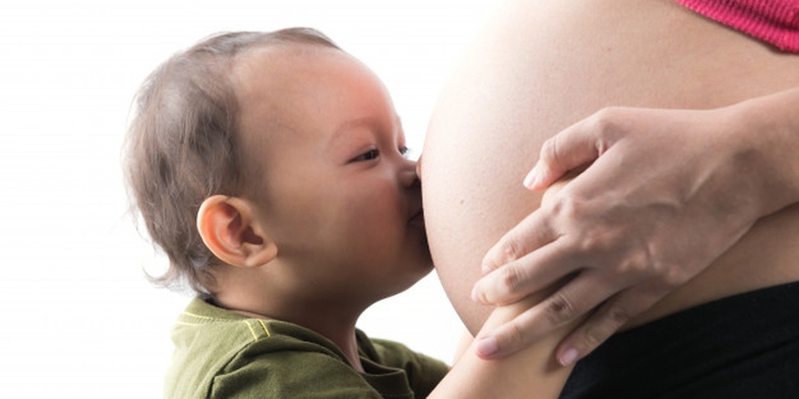 Bolehkah Ibu Hamil Menyusui? Ini Penjelasannya, Moms