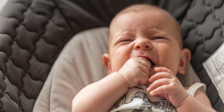 Waspada dengan 6 Penyebab Bayi Menangis Kesakitan