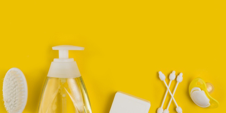 8 Rekomendasi Baby Oil untuk bayi Anda