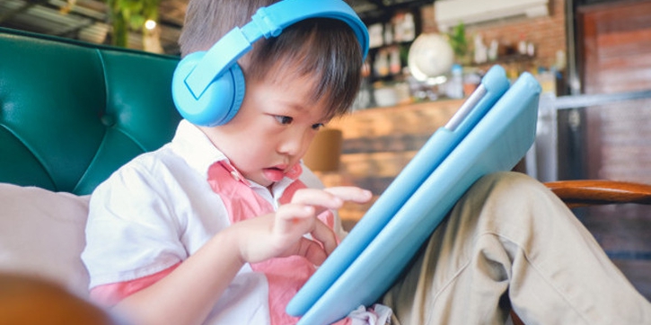 Anak Ketergantungan Gadget dan Main Hingga Larut Malam