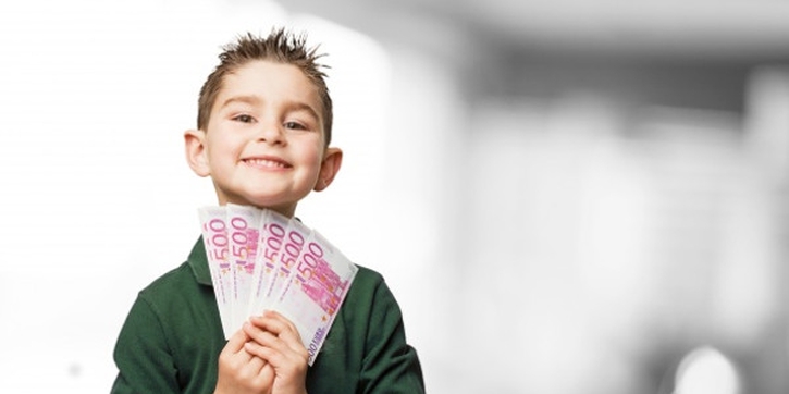 Bolehkah Memberi Anak Hadiah Uang Karena Prestasinya?
