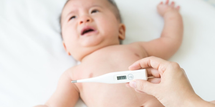 Bayi Kena Heatstroke, Ini Gejala dan Cara Mengatasinya