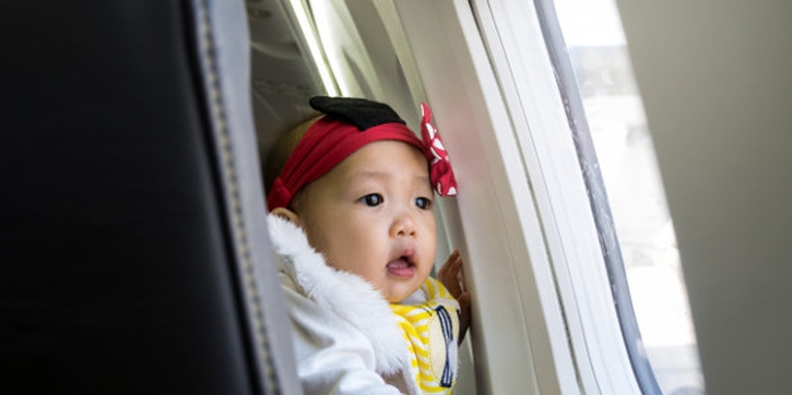 Moms, Ini Usia Ideal Bayi Boleh Terbang dengan Pesawat