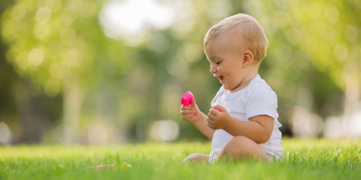 Bayi Anda Senang Main Kotor? Boleh Saja Kok, Asalkan…
