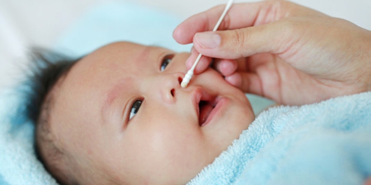 Bayi Mengalami Hidung Tersumbat, Begini Cara Mengatasinya