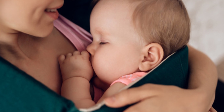 Bayi Gigit Puting saat Menyusu, Atasi dengan Metode Paced